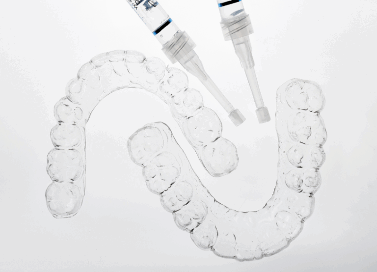 マウスピース矯正とホワイトニングの併用｜こばやし歯科